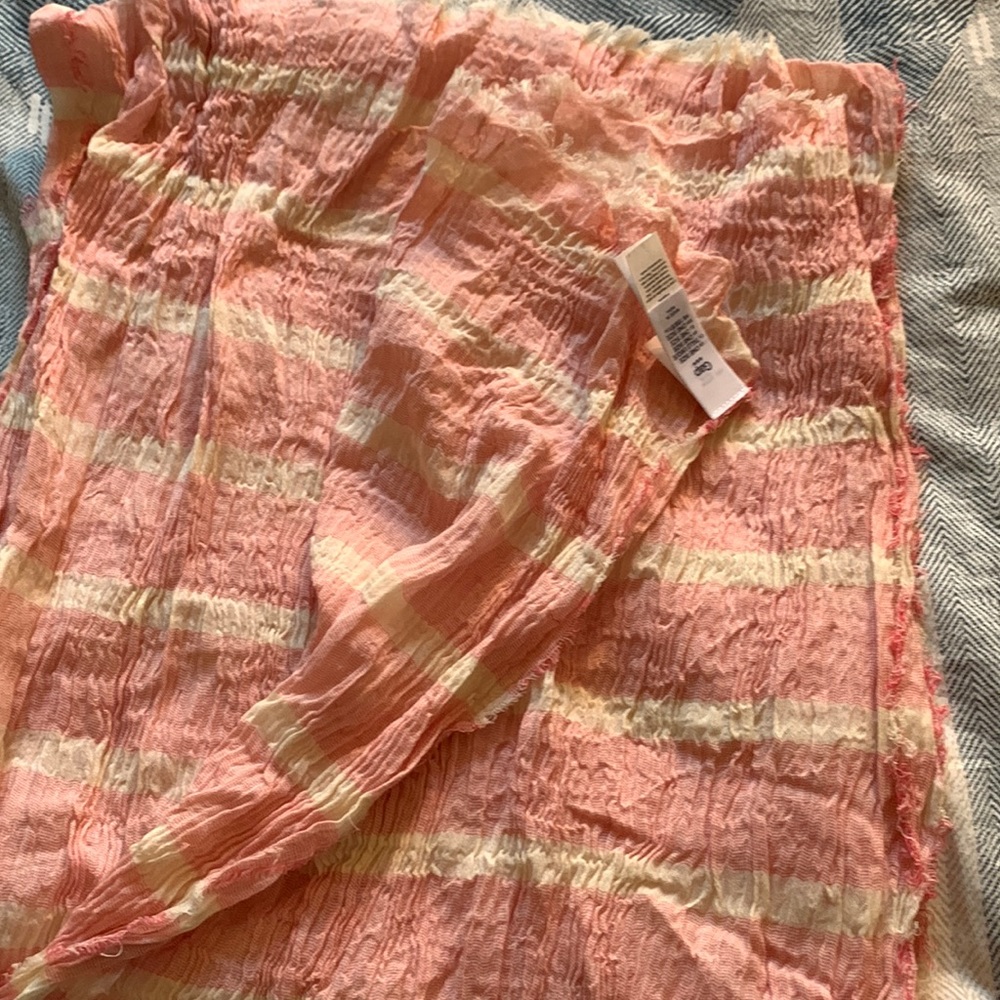 Gap coral and cream decorative scarf
